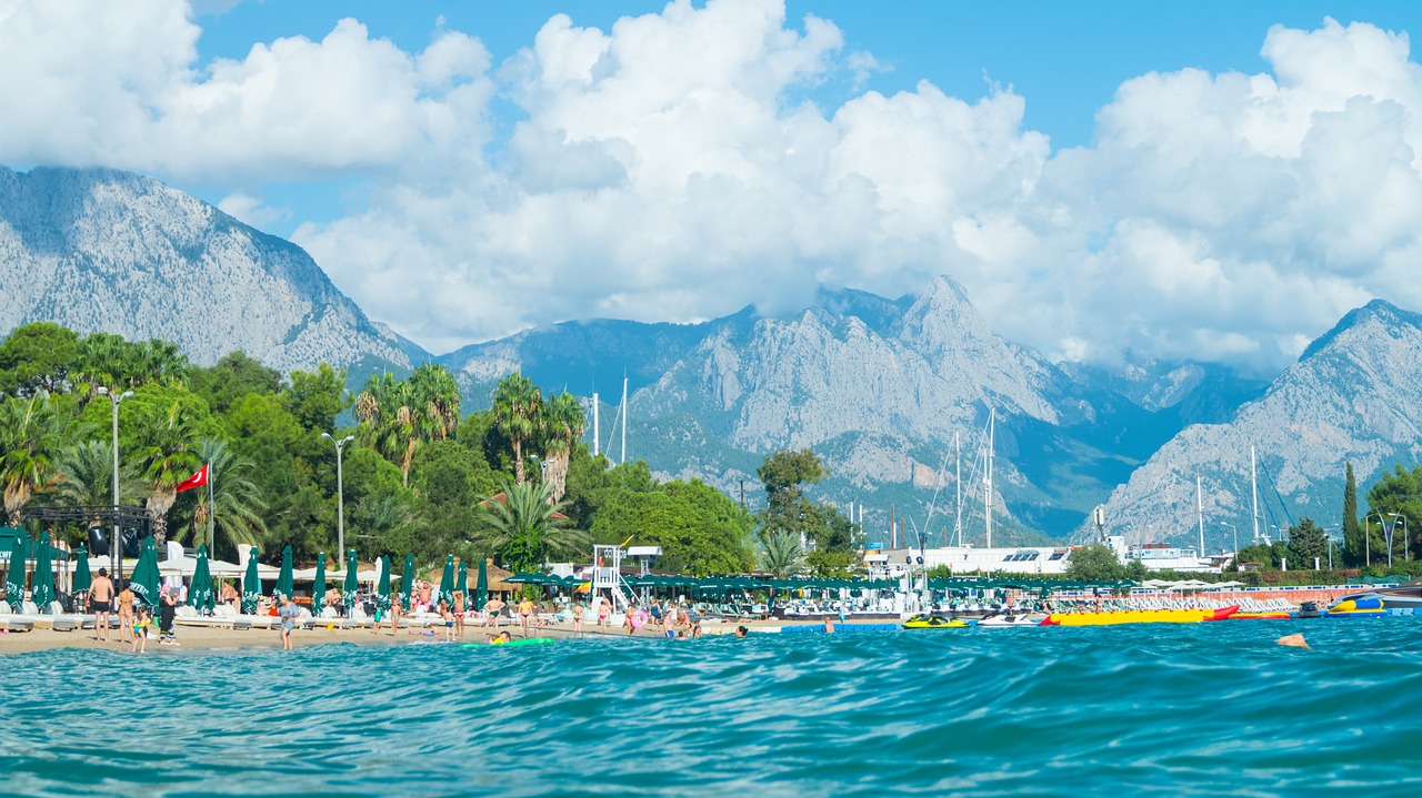 Kemer Merkez Batı Halk Plajı