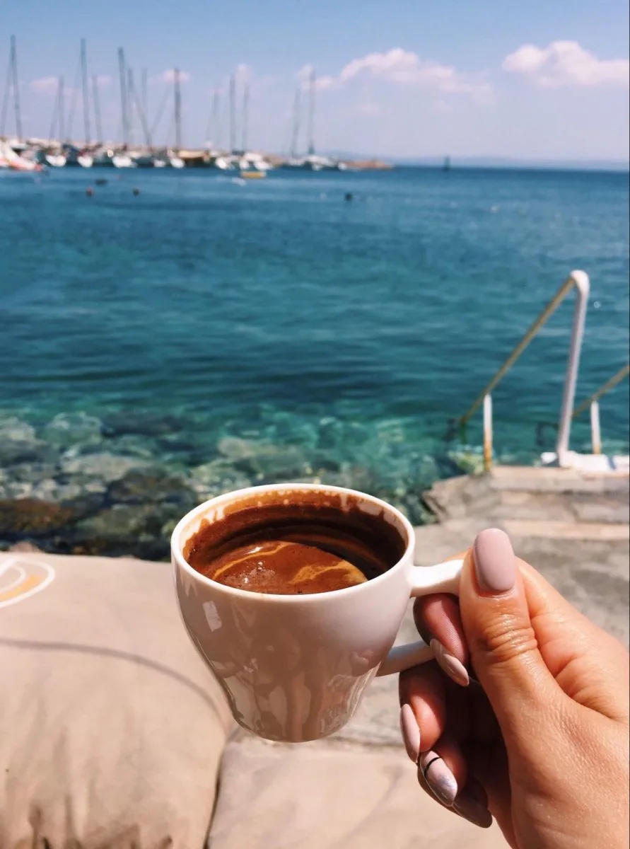 Geleneksel Türk Kahvesi Deneyimi: Kemer’deki En İyi Noktalar