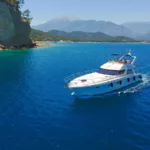 Dalgaların tadını çıkarın ya da tekne turuna katılın.