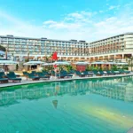 Antalya Kemer otelleri, muhteşem doğası ve deniz manzarasıyla tatilcilere unutulmaz bir kaçamak sunuyor.