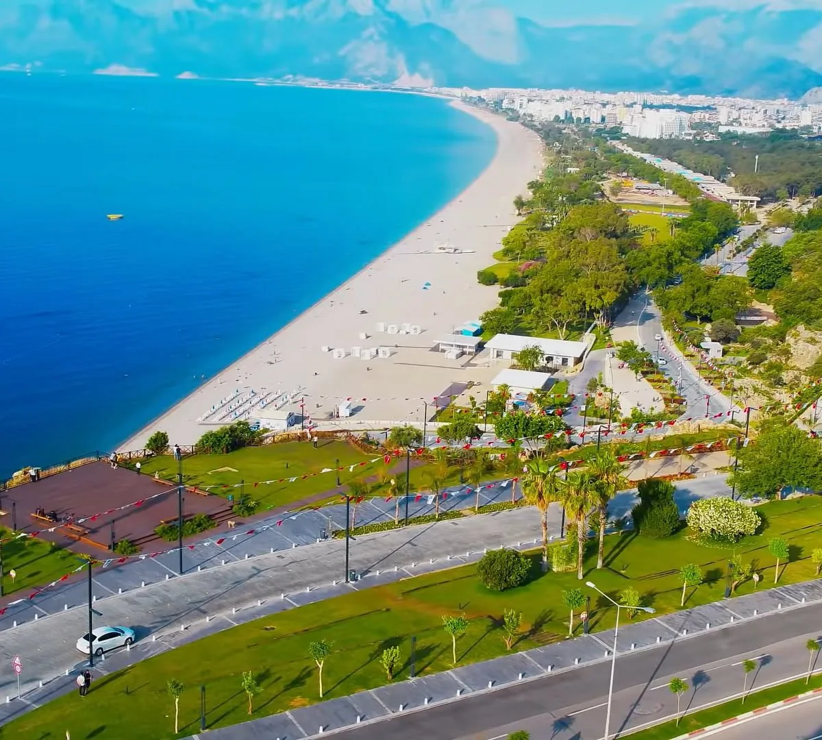 Antalya Sahil Şeridinde Manzaralı Sürüşler