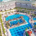 Kemer'deki oteller, modern olanaklar ve misafirperver hizmet kalitesi ile öne çıkar.