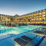 Kemer'in sunduğu bu zengin seçenekler, her tatilciye hitap edecek farklı olanaklar sunuyor.