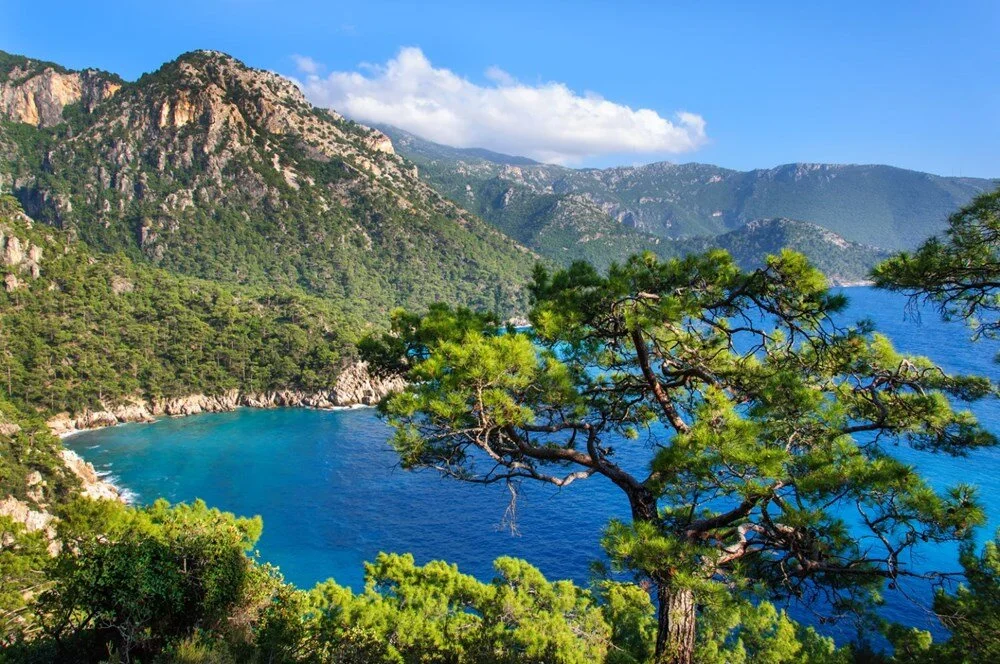 Kemer sadece doğasıyla değil, aynı zamanda zengin tarihiyle de dikkat çeker.