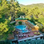 Tarih meraklıları için Olympos, geçmişin izlerini sürmek için ideal bir lokasyon.