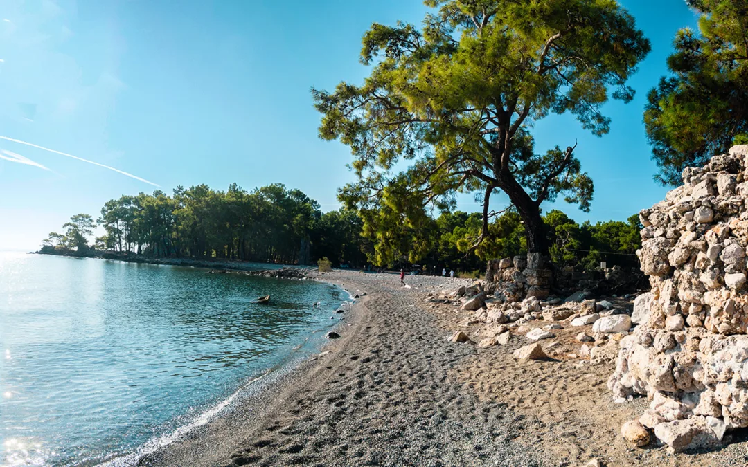 Kemer’de tatil yaparken bölgenin doğal ve tarihi zenginliklerini keşfetmeyi ihmal etmeyin.